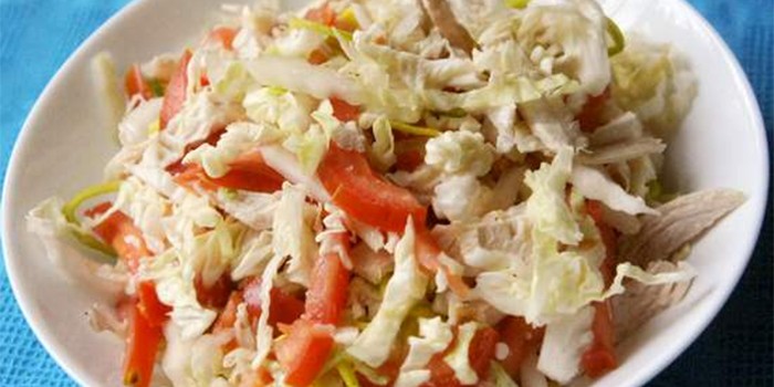 Салат из капусты и курицы - пошаговые рецепты приготовления с сухариками, яблоками или кукурузой с фото