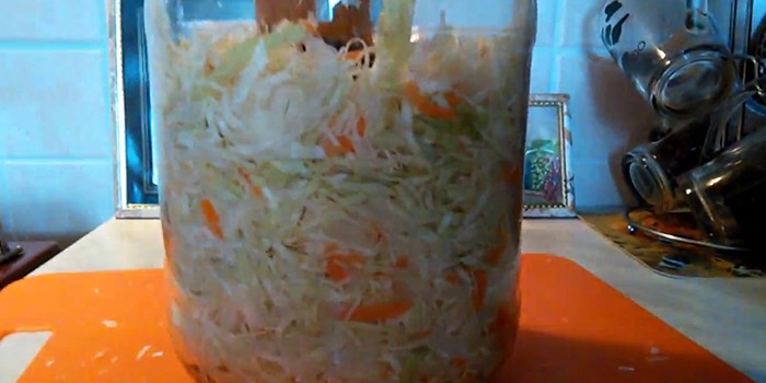Как заквасить капусту в банке - пошаговые рецепты приготовления в домашних условиях с фото