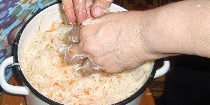 Как заквасить капусту в банке - пошаговые рецепты приготовления в домашних условиях с фото