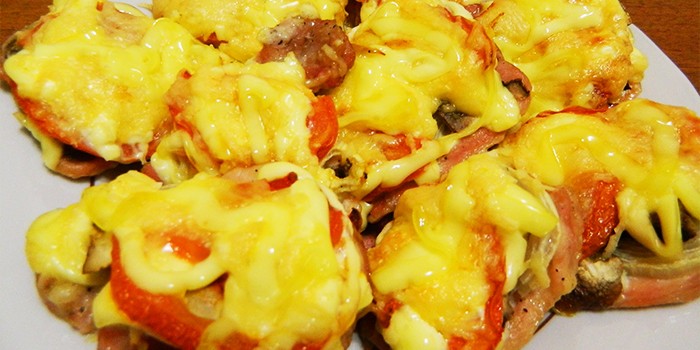 Мясо в духовке с помидором и сыром - пошаговые рецепты приготовления гармошкой, по-французски или по-царски
