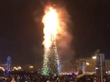 В ночь на 1 января в Южно-Сахалинске сгорела главная елка города