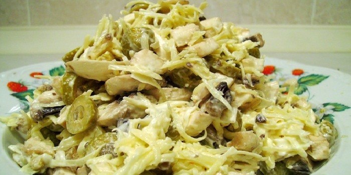 Салат с яйцом и сыром - пошаговые рецепты приготовления с красной рыбой, ветчиной, шампиньонами или оливками