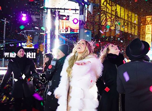 Лив Тайлер, Мэрайя Кэри, Кейт Хадсон и другие звезды встречают Новый год: видео