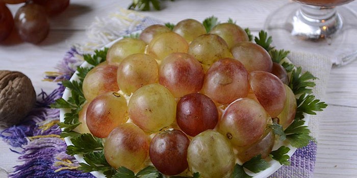 Салат из винограда и курицы - пошаговые рецепты приготовления Тиффани, с брусникой, с сыром Фета или Черепаха