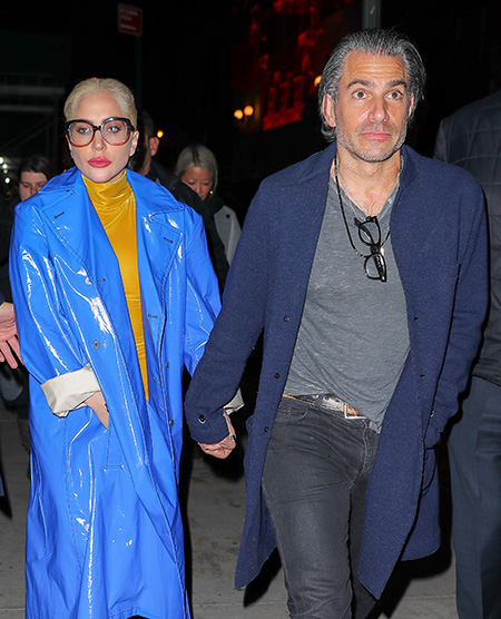 Без лишней суеты: Леди Гага на свидании с женихом Кристианом Карино в Нью-Йорке
