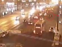 В багажнике автомобиля, влетевшего в остановку в Москве, обнаружен труп