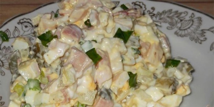 Салат из картошки и яиц - пошаговые рецепты приготовления с сельдью, солеными огурцами, кальмарами или фасолью