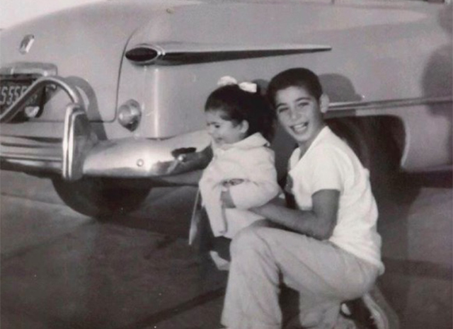 "Мой папа и кузен Андреа": Ким Кардашьян показала редкий снимок двоюродного брата, который для нее как отец