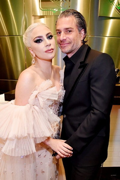Леди Гага и ее любимые мужчины на церемонии Grammy: жених певицы оказался копией ее отца