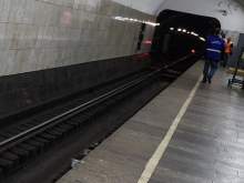 Поезд, застрявший в тоннеле, парализовал московское метро