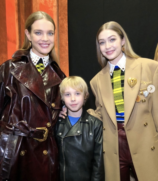 Наталья Водянова, Кайя Гербер и Джиджи Хадид на показе Versace