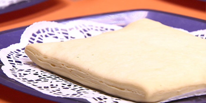 Тесто на рыбный пирог - пошаговые рецепты приготовления дрожжевого, кефирного или слоеного с фото