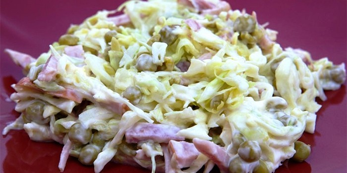 Салат с капустой и горошком - пошаговые рецепты приготовления с маслом или майонезом