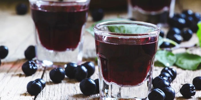 Настойка из черноплодной рябины - пошаговые рецепты приготовления в домашних условиях на водке или спирту