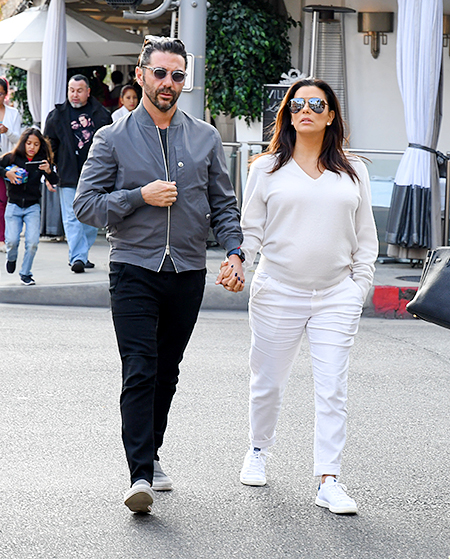 Беременная Ева Лонгория с мужем Хосе Бастоном на шопинге в Лос-Анджелесе