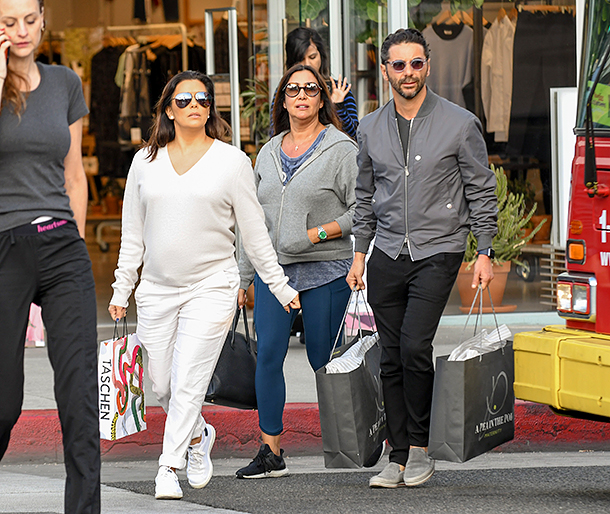 Беременная Ева Лонгория с мужем Хосе Бастоном на шопинге в Лос-Анджелесе