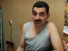 Звезду "Реальных пацанов" Арменку привезли в суд под конвоем