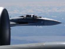 В Сети появились новые видео перехвата Су-27 американского самолета-разведчика