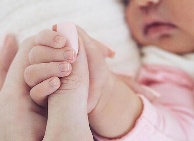 Кайли Дженнер впервые вышла в свет после рождения дочери
