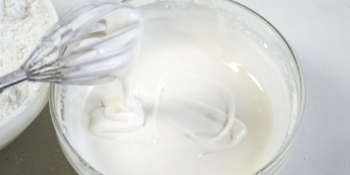 Глазурь из сахарной пудры - пошаговые рецепты приготовления на молоке, лимонном соке или воде с фото