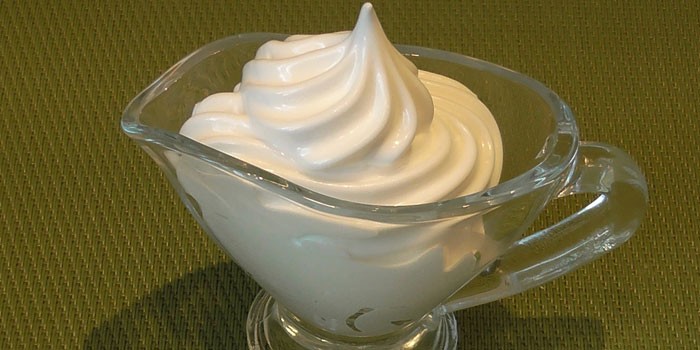 Глазурь из сахарной пудры - пошаговые рецепты приготовления на молоке, лимонном соке или воде с фото