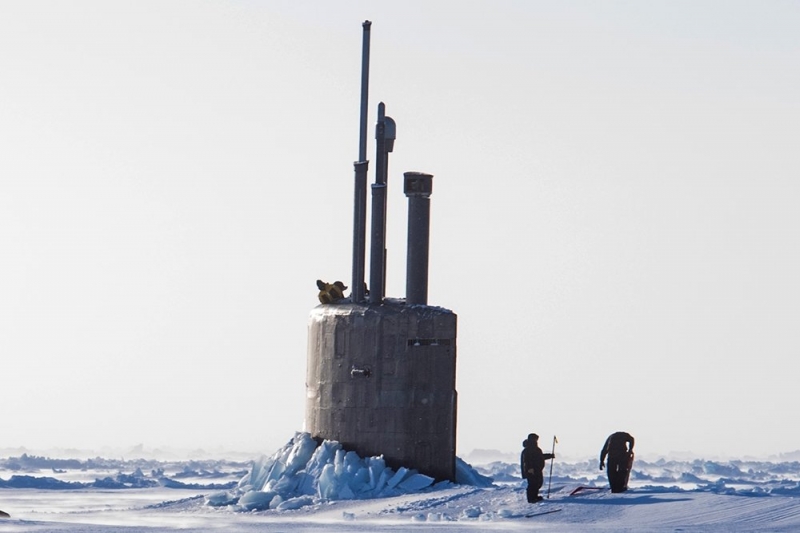Американская подлодка застряла во льду во время учебных стрельб по России