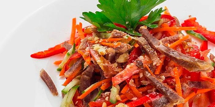 Салат с болгарским перцем - пошаговые рецепты приготовления с овощами, мясом или рыбой в домашних условиях