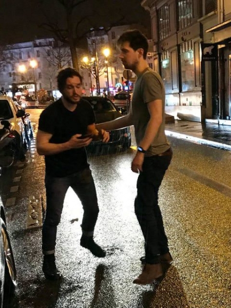 Пьяного актера, сыгравшего Джона Сноу, заметили у бара в Париже