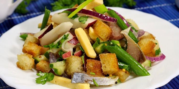 Салат с селедкой - пошаговые рецепты приготовления в домашних условиях с фото