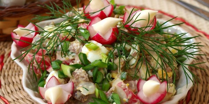 Салат с маринованным луком - рецепт