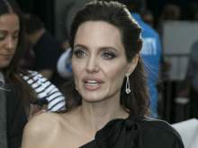 СМИ: потерявшую сознание Анджелину Джоли срочно госпитализировали
