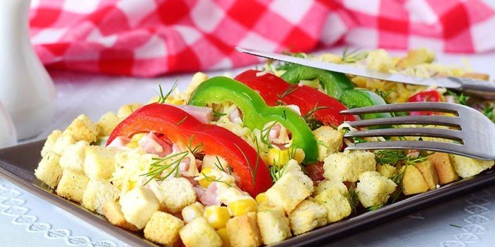 Салат с ветчиной и кукурузой: рецепты
