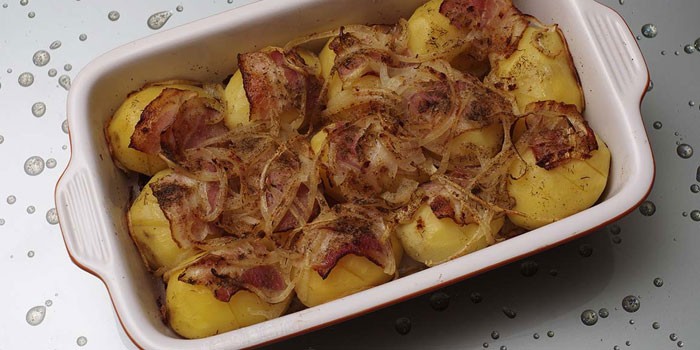 Картофель с беконом - как приготовить запеченный в духовке по пошаговым рецептам с фото