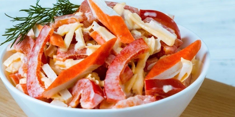 Салат с крабовыми палочками и сыром - пошаговые рецепты приготовления в домашних условиях с фото