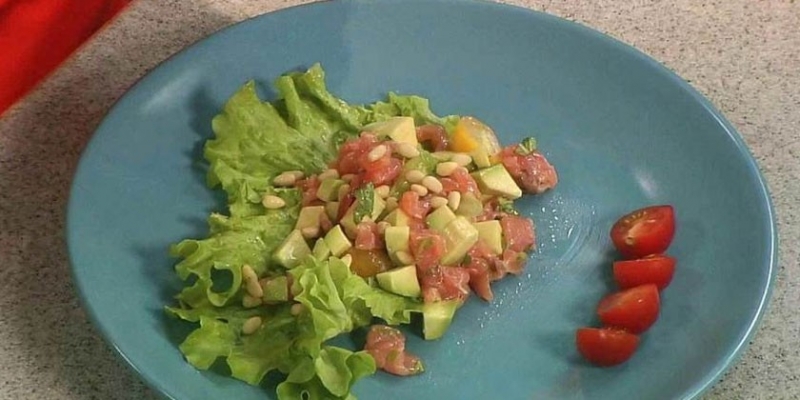 Салат с авокадо и огурцом - рецепт