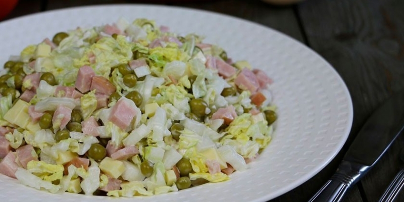 Салат с пекинской капустой и ветчиной - пошаговые рецепты приготовления в домашних условиях с фото