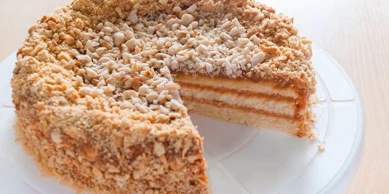 Торт с вареной сгущенкой - пошаговые рецепты бисквитного, медового, песочного или шоколадного с фото
