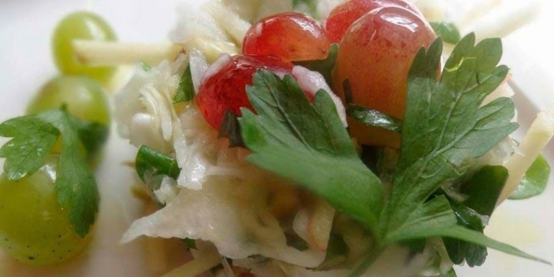 Салат из квашеной капусты: рецепты