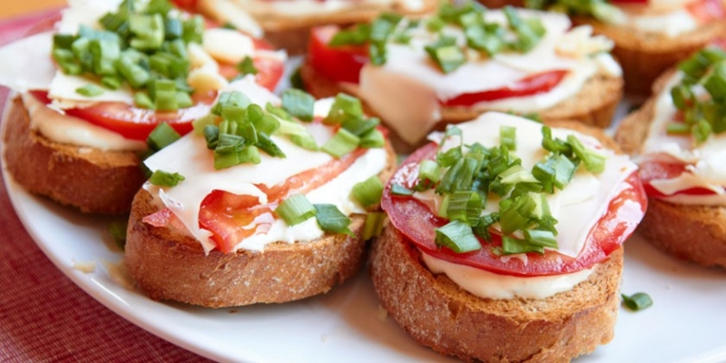 Бутерброды с помидорами - рецепты приготовления вкусной закуски