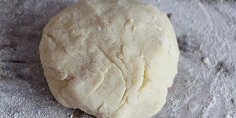 Тесто для рыбного пирога - пошаговые рецепты приготовления слоеного, дрожжевого, кефирного и жидкого с фото
