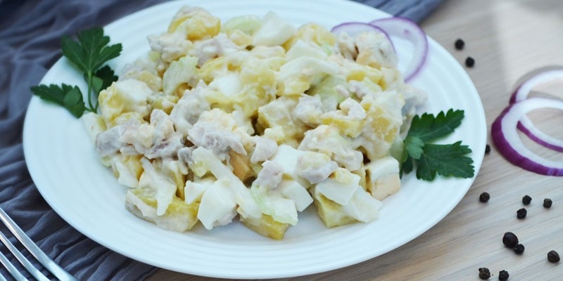 Салат с курицей и сельдереем - как быстро приготовить в домашних условиях по пошаговым рецептам с фото