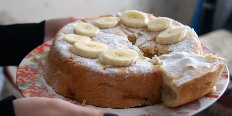 Шарлотка с бананами - пошаговые рецепты приготовления нежной выпечки в домашних условиях с фото