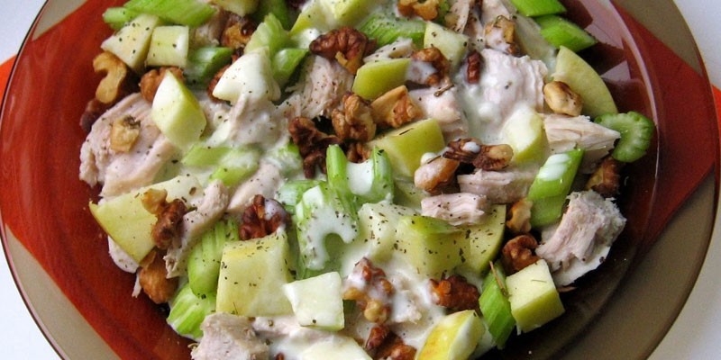 Салат с курицей и сельдереем - как быстро приготовить в домашних условиях по пошаговым рецептам с фото