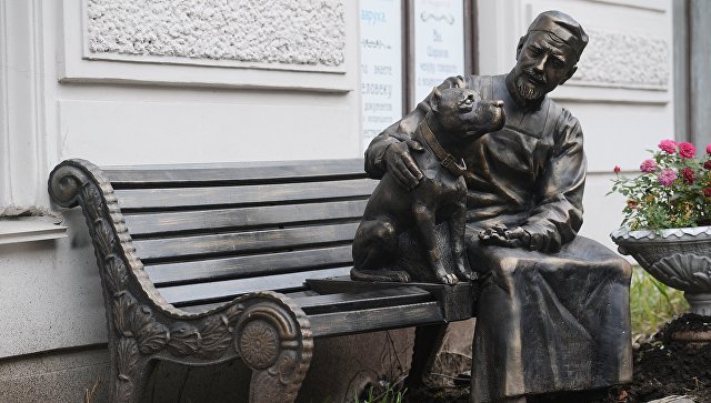 В Петербурге открыли памятник героям фильма "Собачье сердце" 