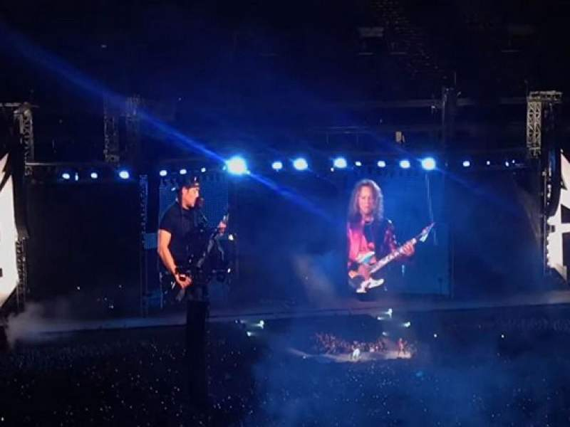 Новости дня: Metallica спела "Группу крови" в Москве