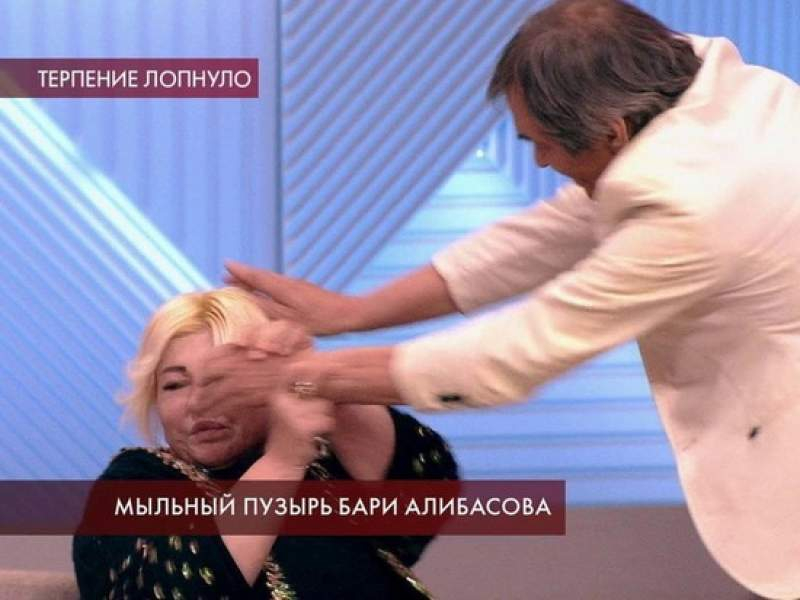 Новости дня: Алибасов набросился с кулаками на участницу "Пусть говорят"