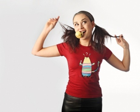 Стильные футболки в повседневной и офисной жизни