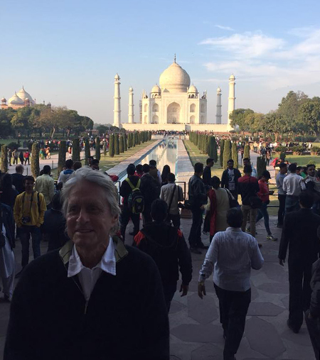 Кэтрин Зета-Джонс и Майкл Дуглас с детьми путешествуют по Индии