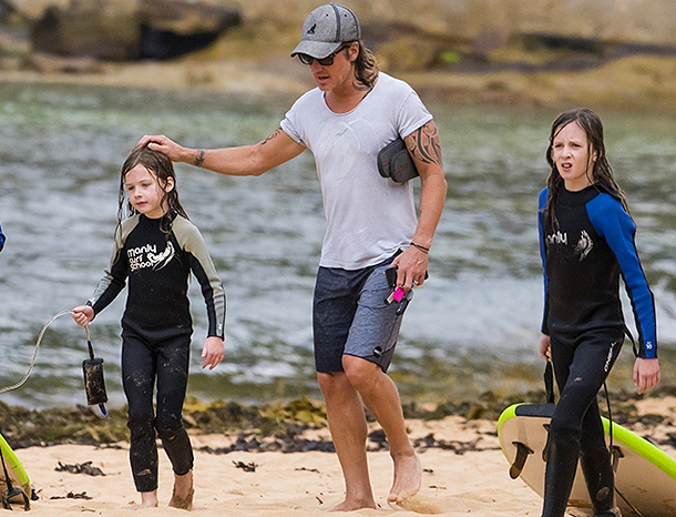 Лето вместо зимы: Николь Кидман и Кит Урбан с детьми на пляже в Сиднее