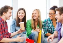 Психолог рассказал, как расположить к себе человека при общении